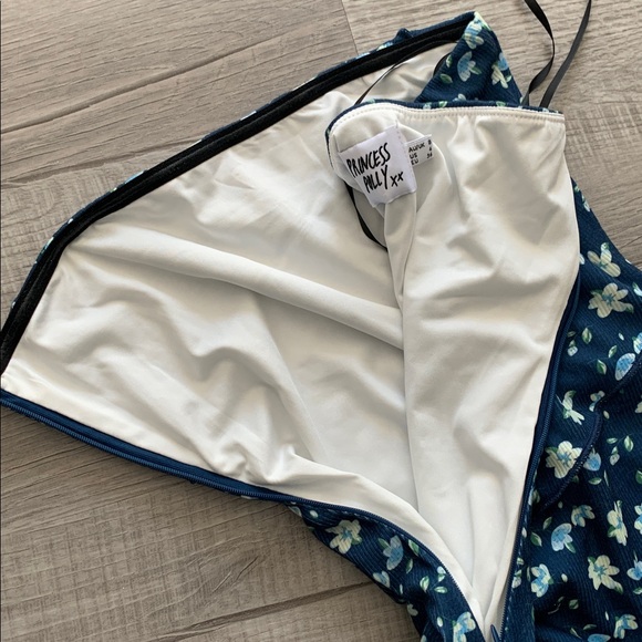 Princess Polly Navy Floral Strapless Bodycon Dress, size 4. - Picture 11 of 11